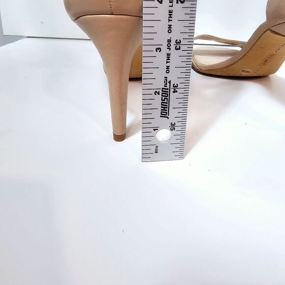 Vince Camuto Nude Court Leatjer Stiletto Sandals Size 10 LIKE NEW! - Picture 6 of 9